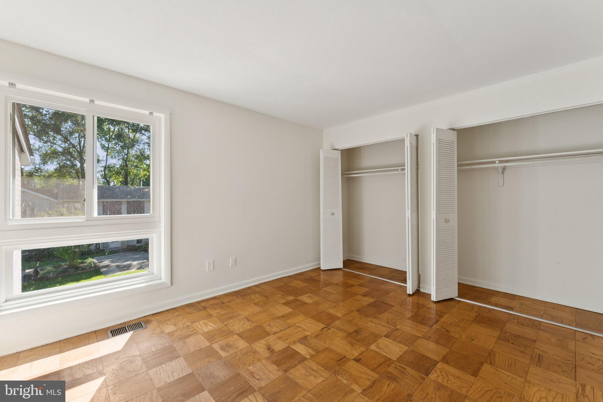 FOUR SEASONS - Residential