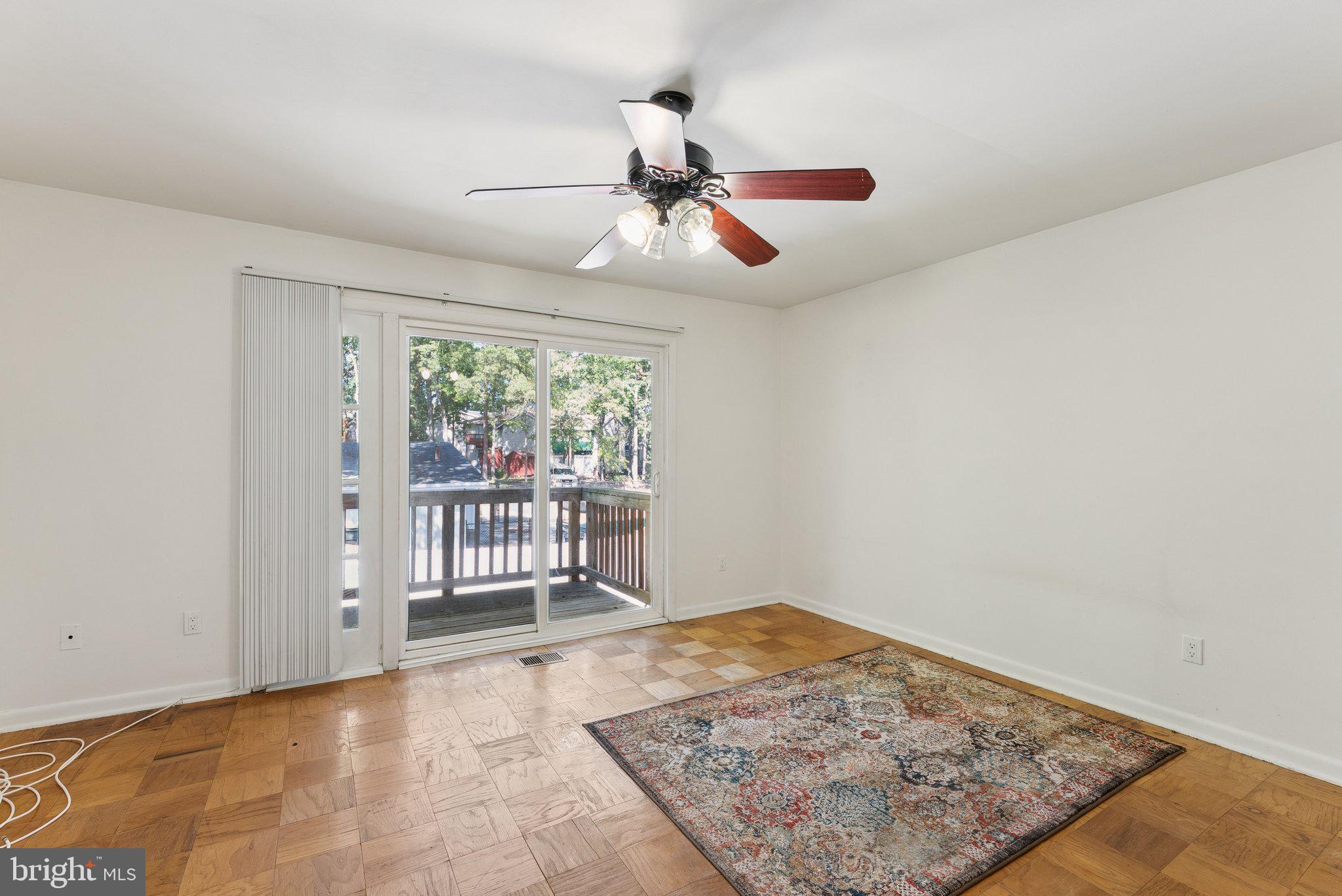 FOUR SEASONS - Residential