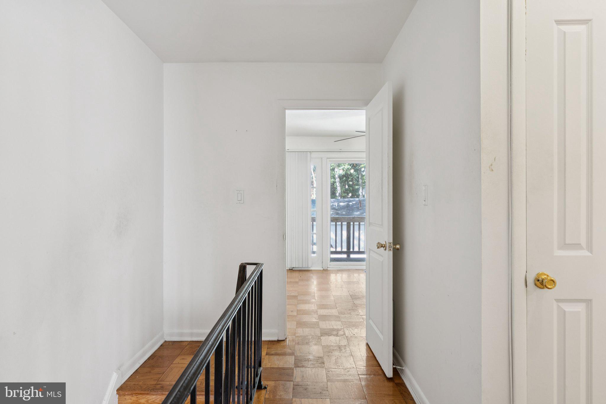 FOUR SEASONS - Residential