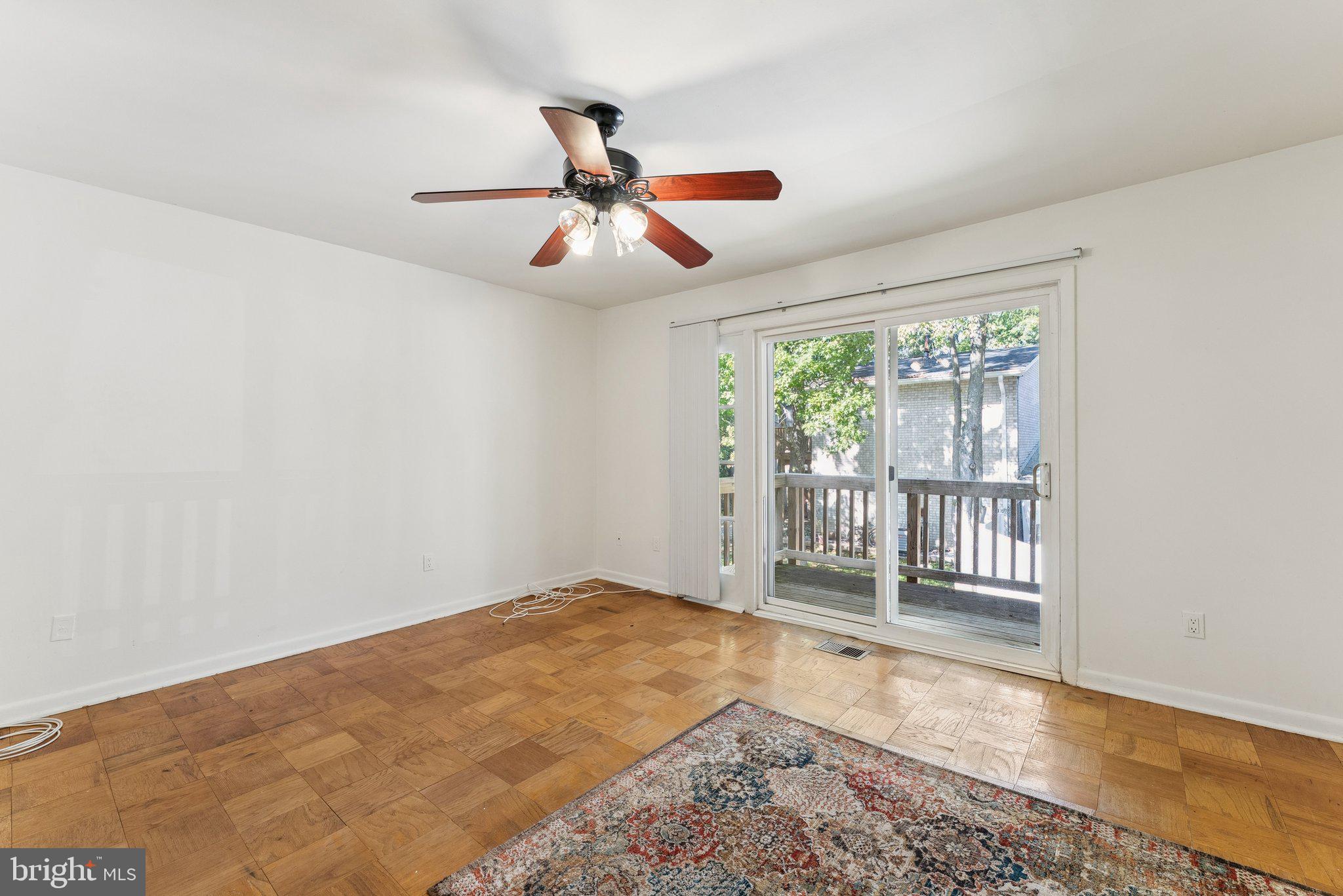 FOUR SEASONS - Residential