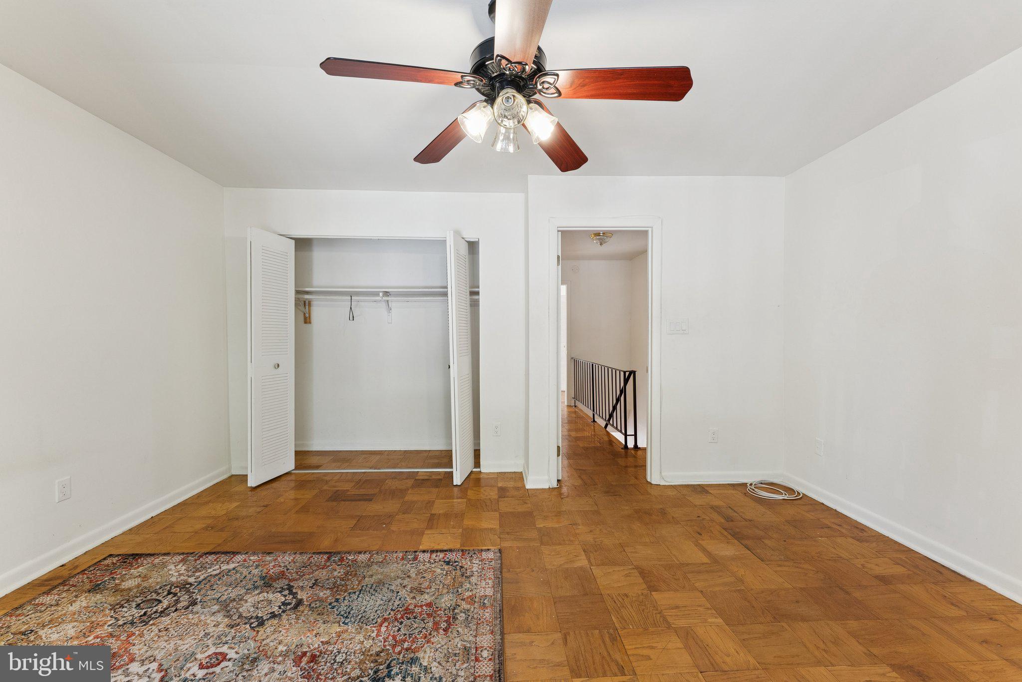 FOUR SEASONS - Residential