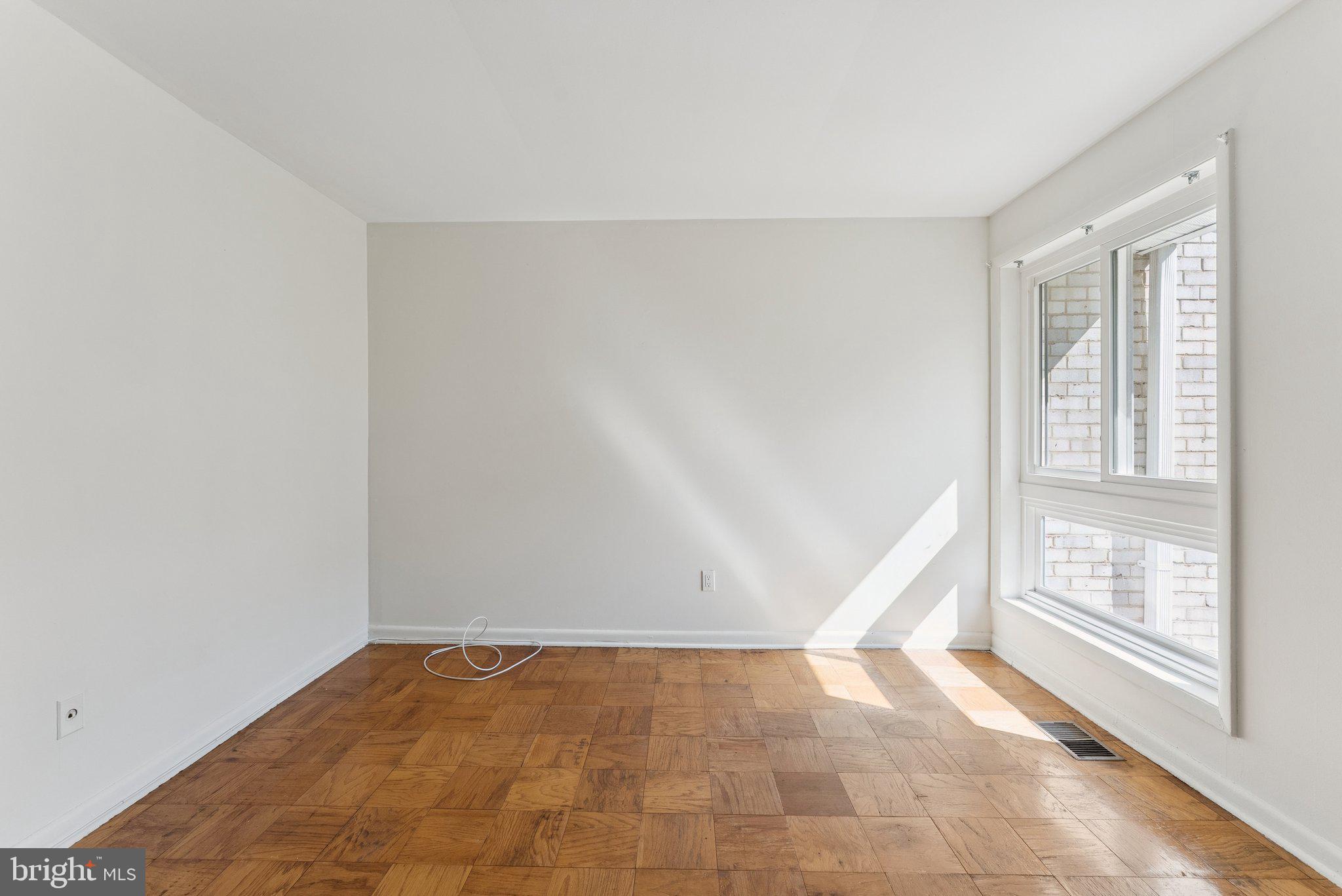 FOUR SEASONS - Residential