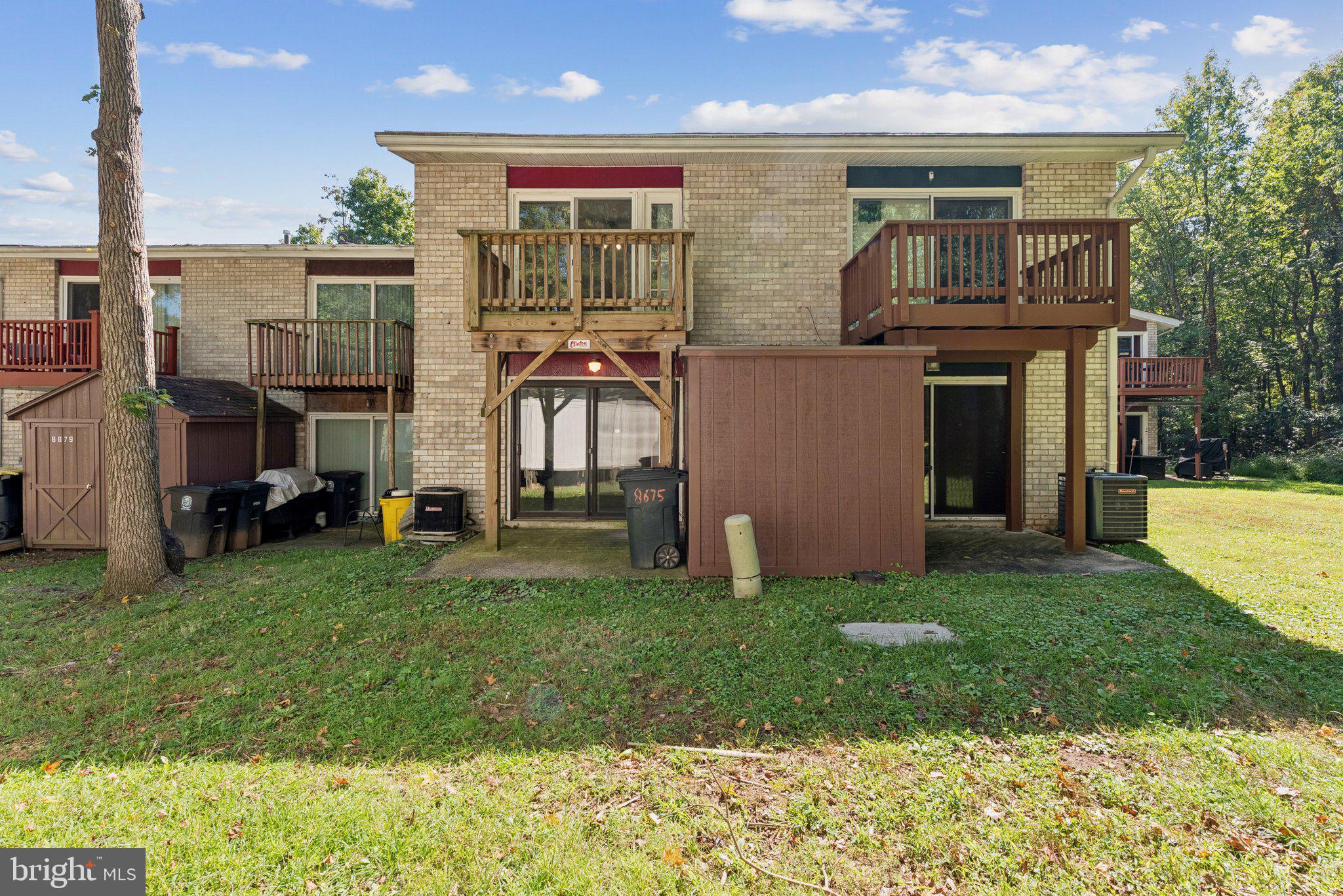 FOUR SEASONS - Residential