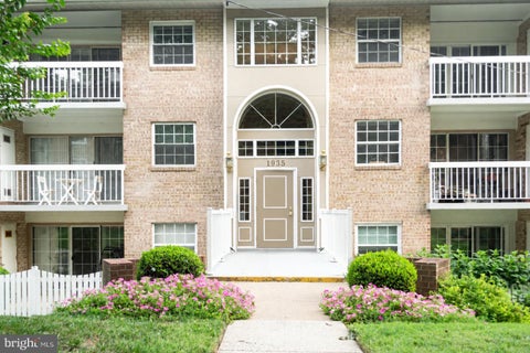 Photo of 1935 Wilson Lane #T3, MCLEAN, VA 22102 (MLS # VAFX2337882)