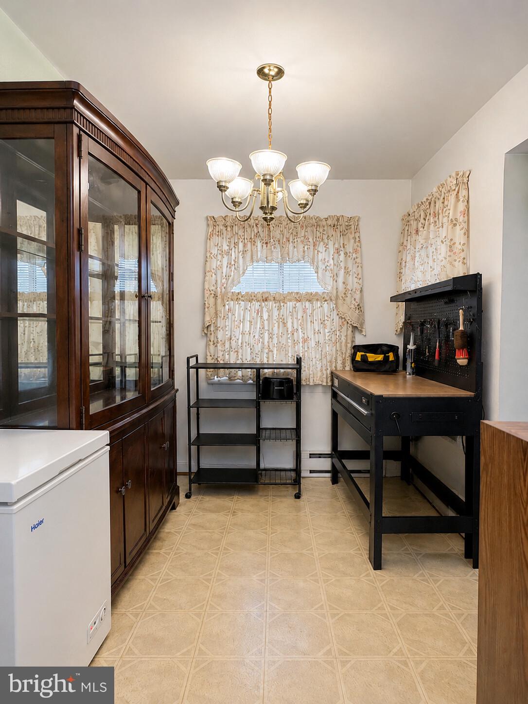 1935 WILSON LANE T3