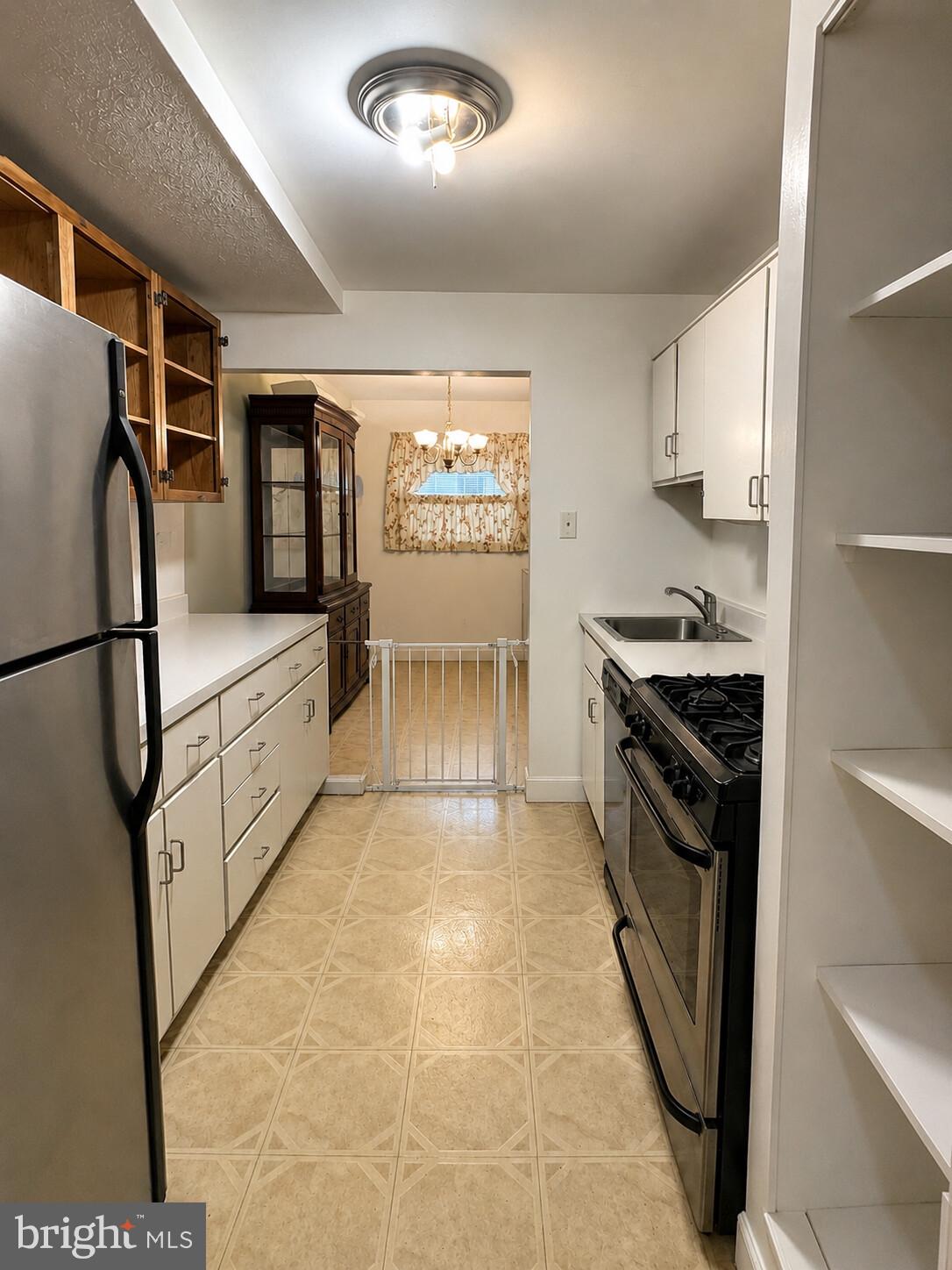 1935 WILSON LANE T3