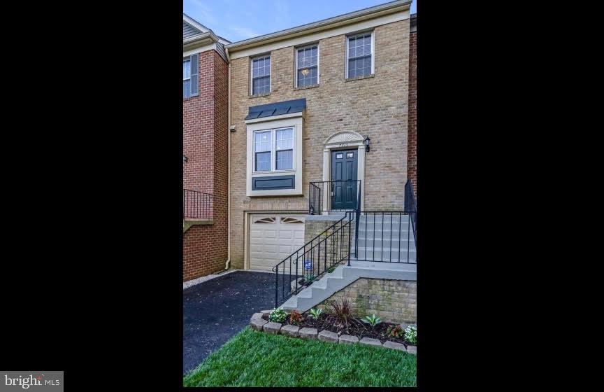 HUNTER VILLAGE - Residential