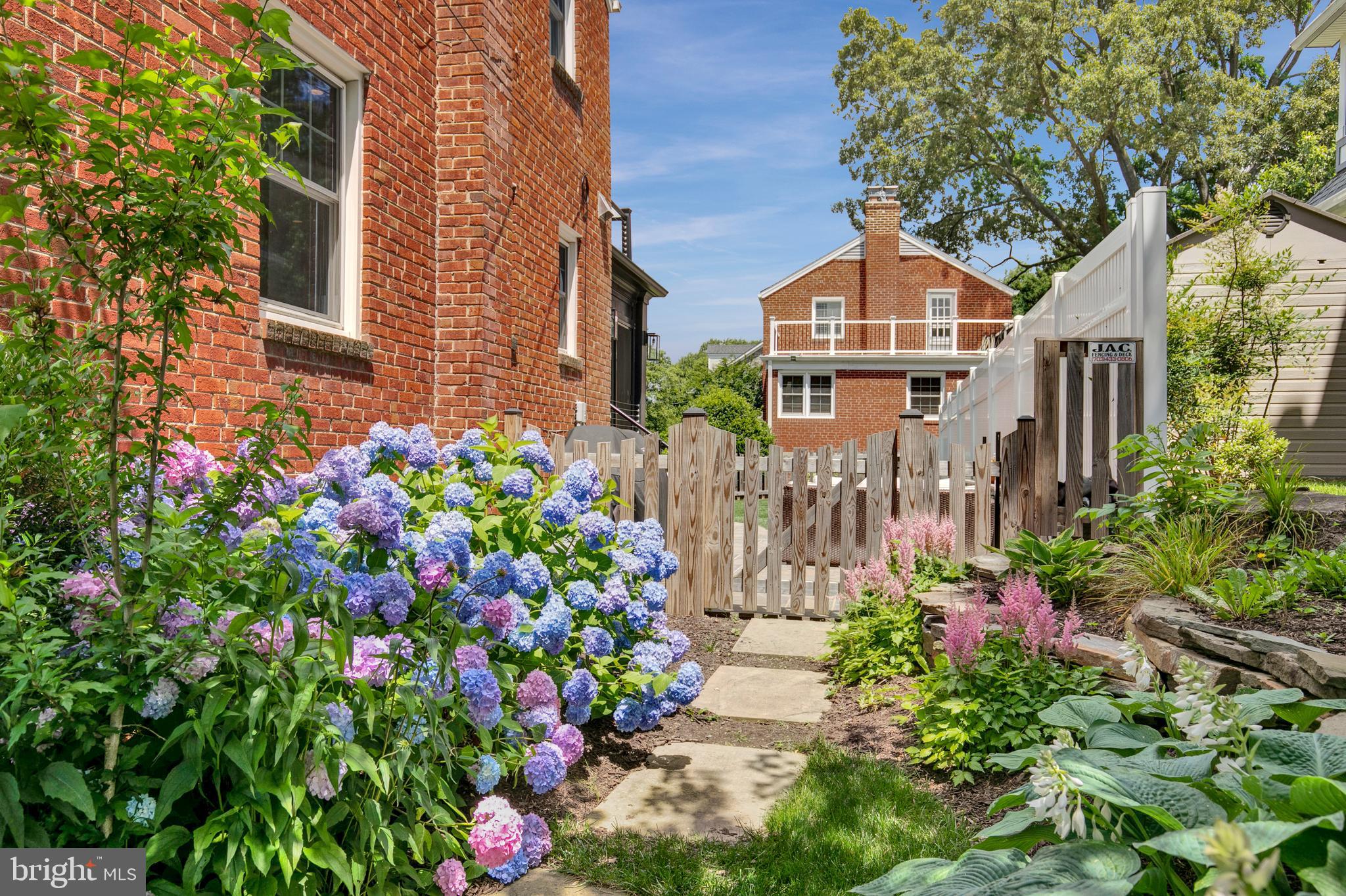 LEEWAY HEIGHTS - Residential