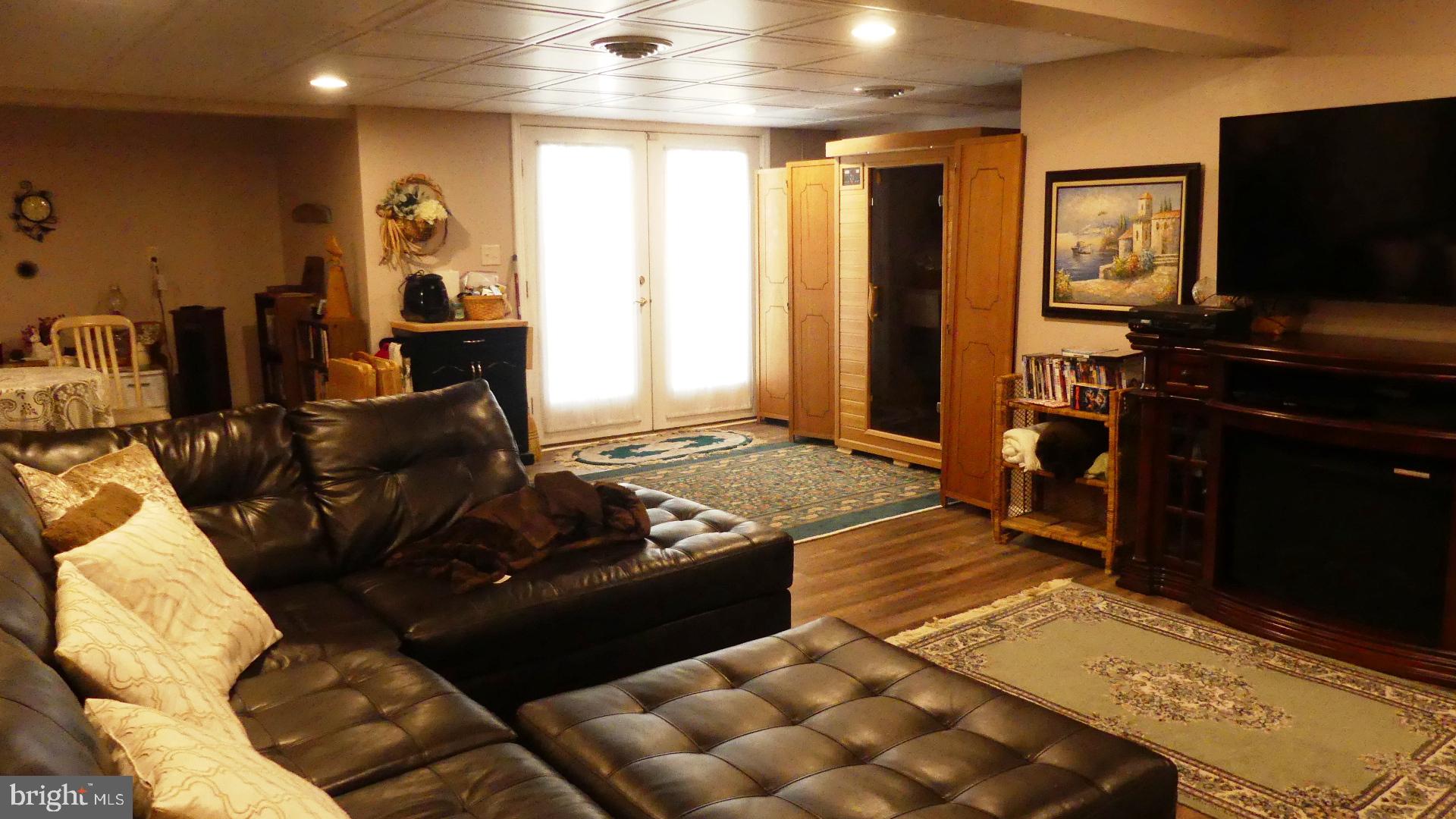 ROCKY RIDGE PARK - Residential