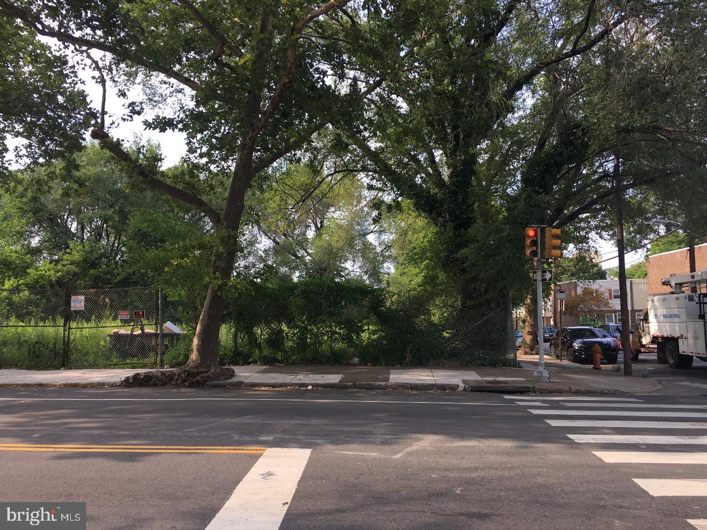 PHILADELPHIA (NORTHEAST) - Land