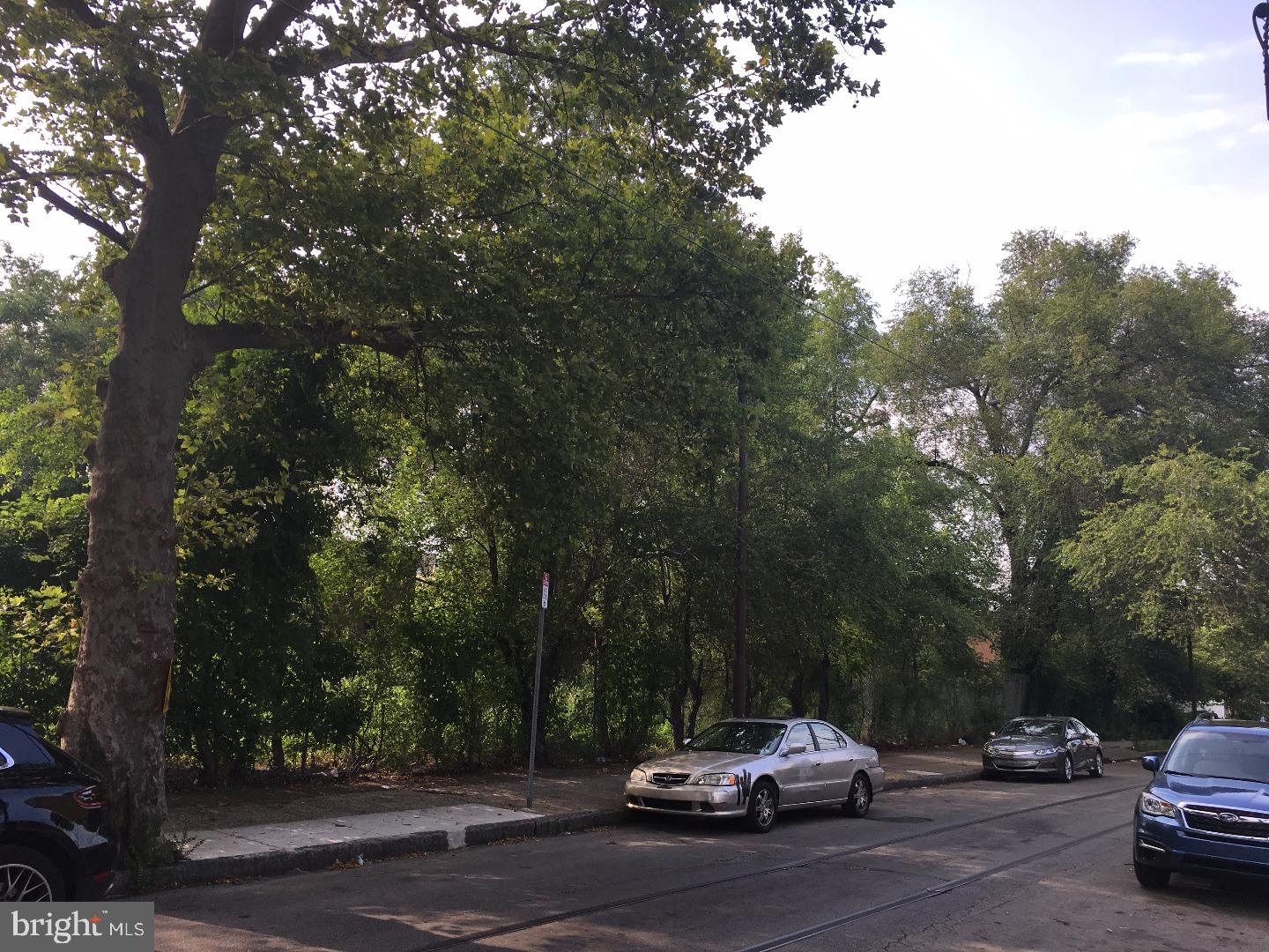 PHILADELPHIA (NORTHEAST) - Land