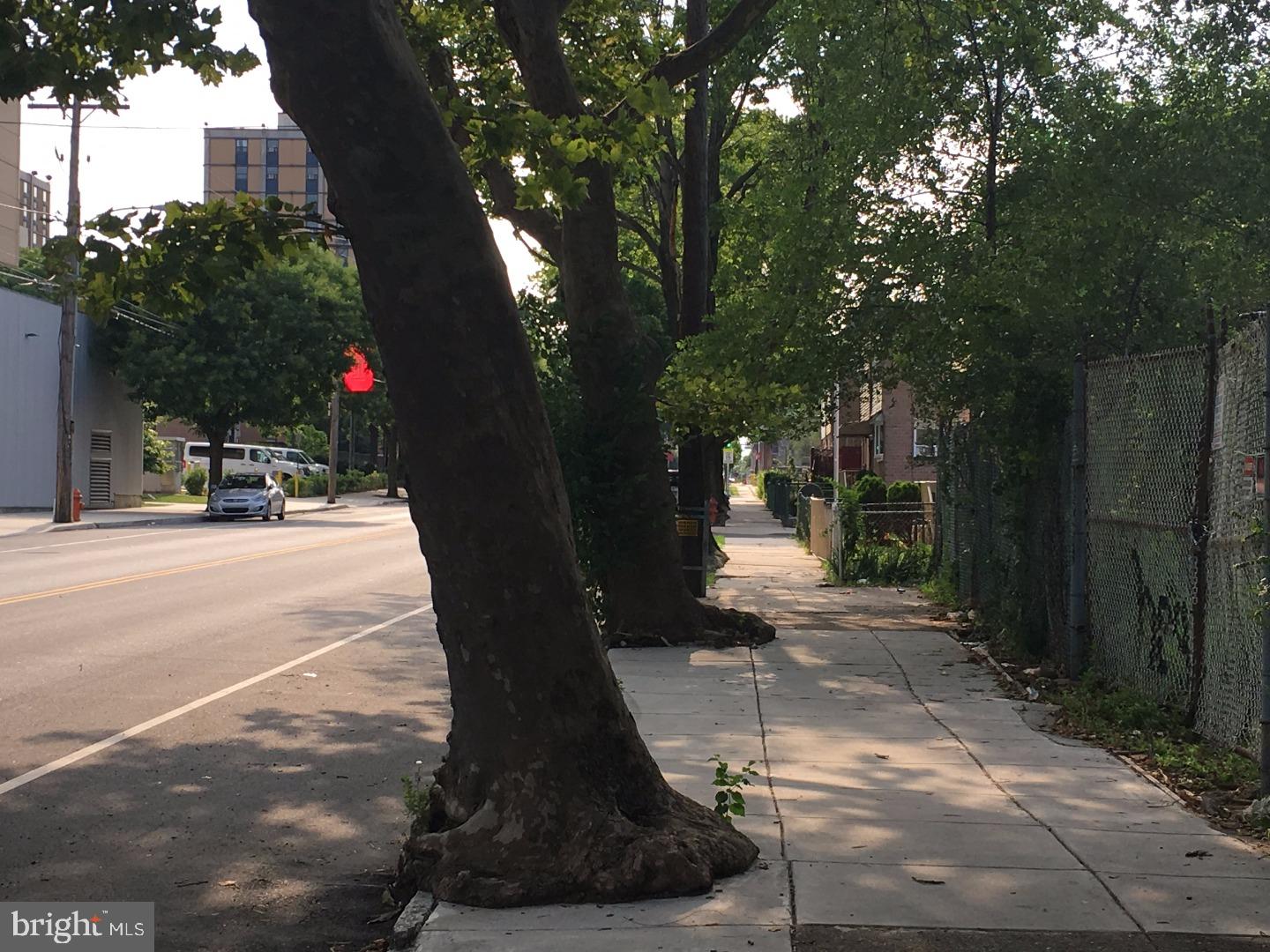 PHILADELPHIA (NORTHEAST) - Land