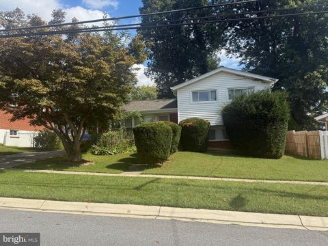 Photo of 13103 Magellan Avenue, ROCKVILLE, MD 20853 (MLS # MDMC2202998)