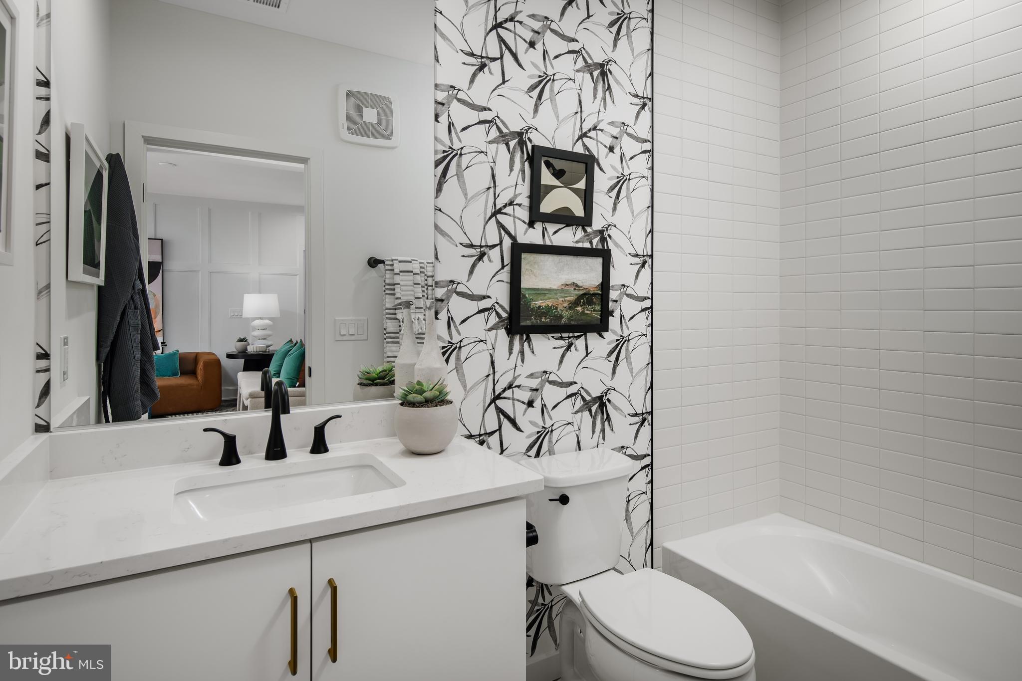 COMMONWEALTH PLACE AT WESTFIELDS - Residential