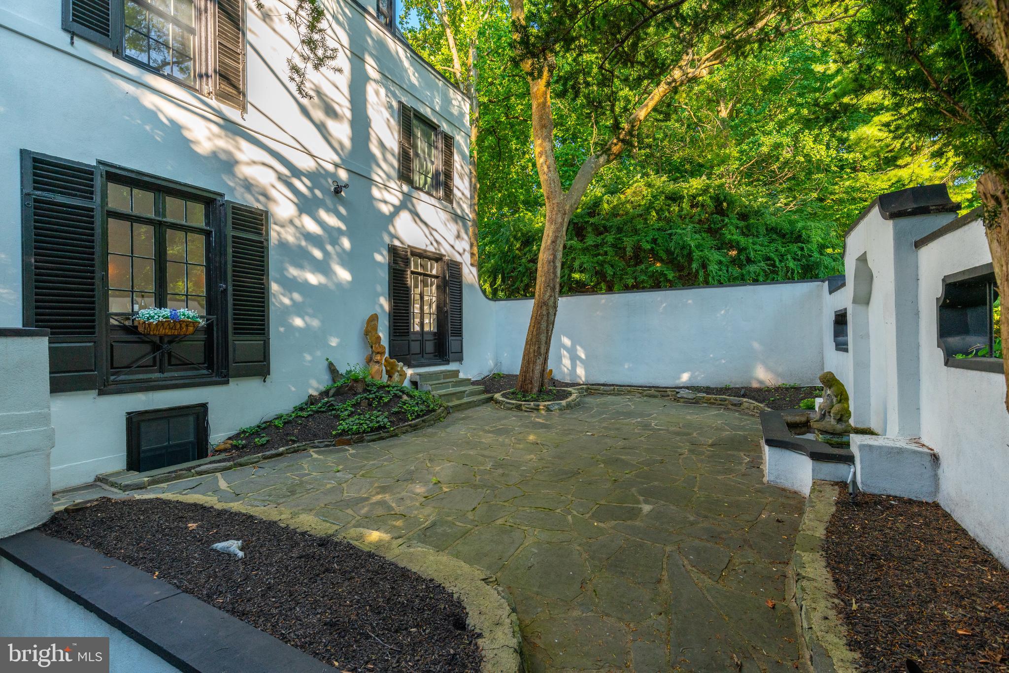 CHESTNUT HILL - Residential