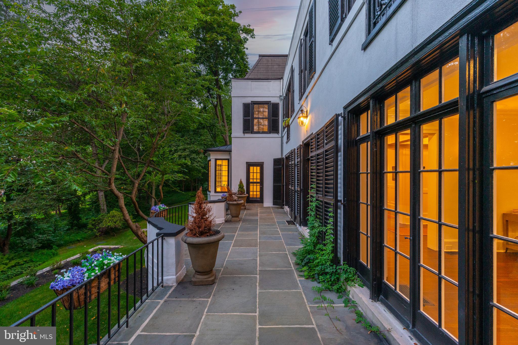 CHESTNUT HILL - Residential