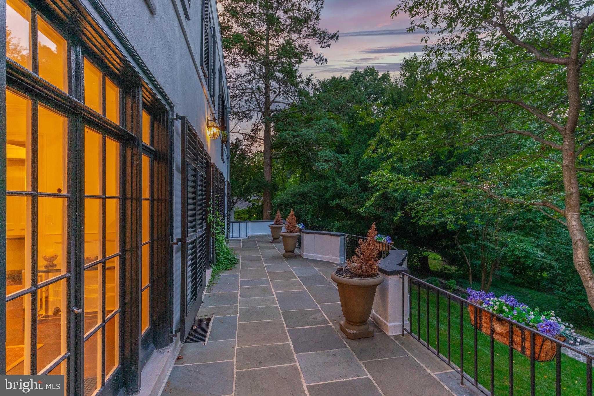 CHESTNUT HILL - Residential