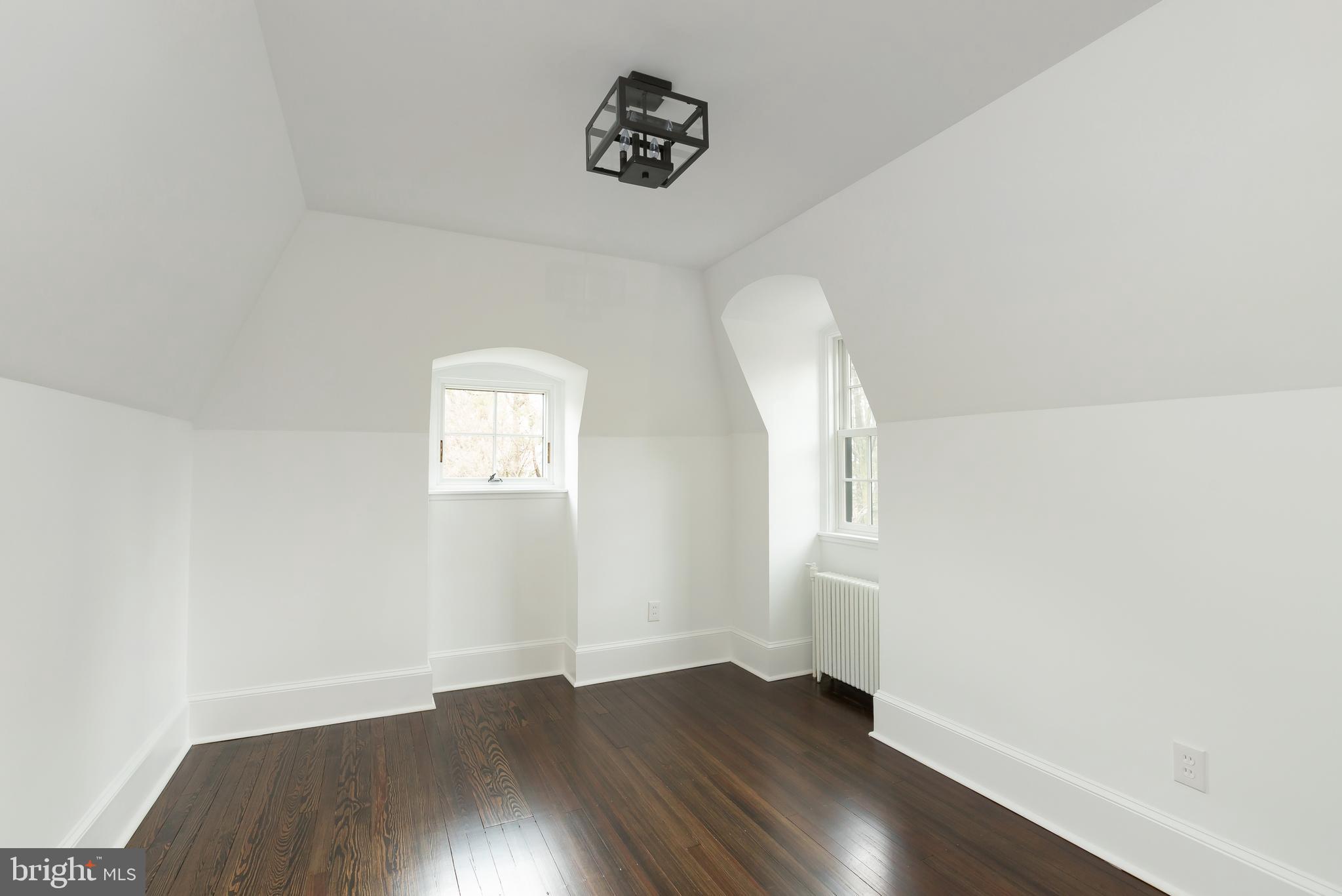 CHESTNUT HILL - Residential