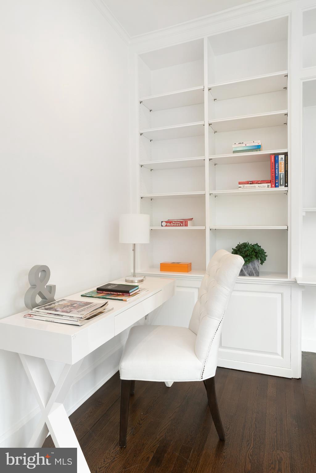 CHESTNUT HILL - Residential