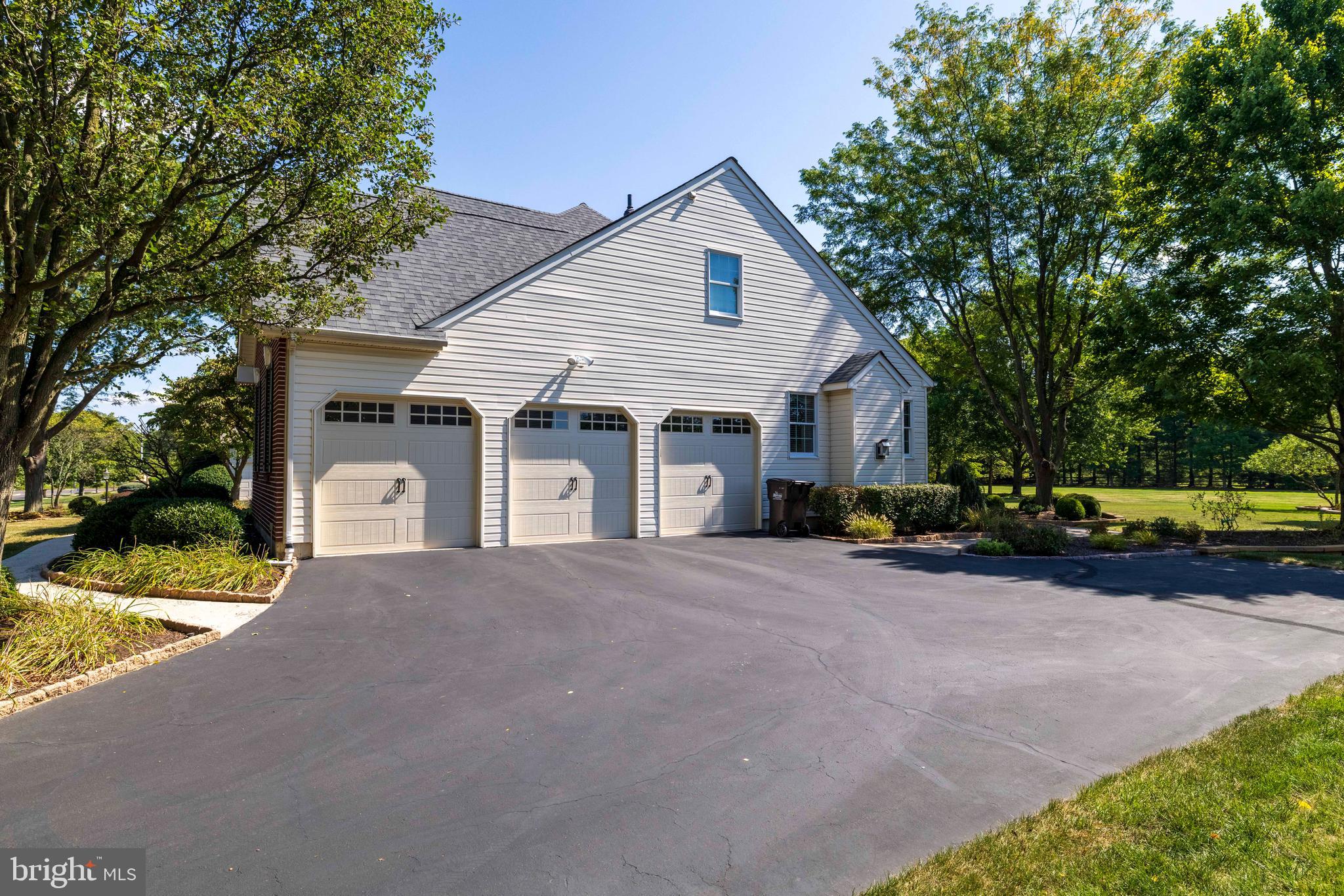 KINGSTON KNOLL - Residential