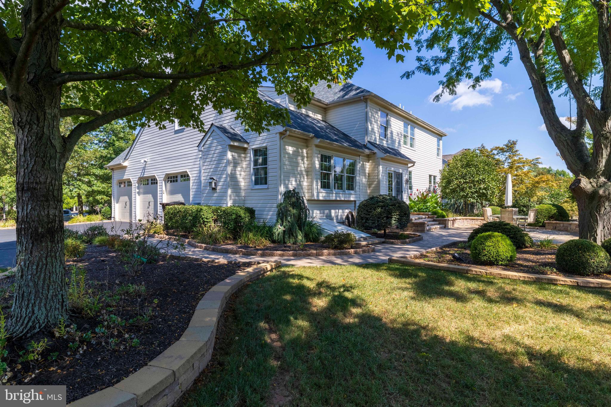 KINGSTON KNOLL - Residential