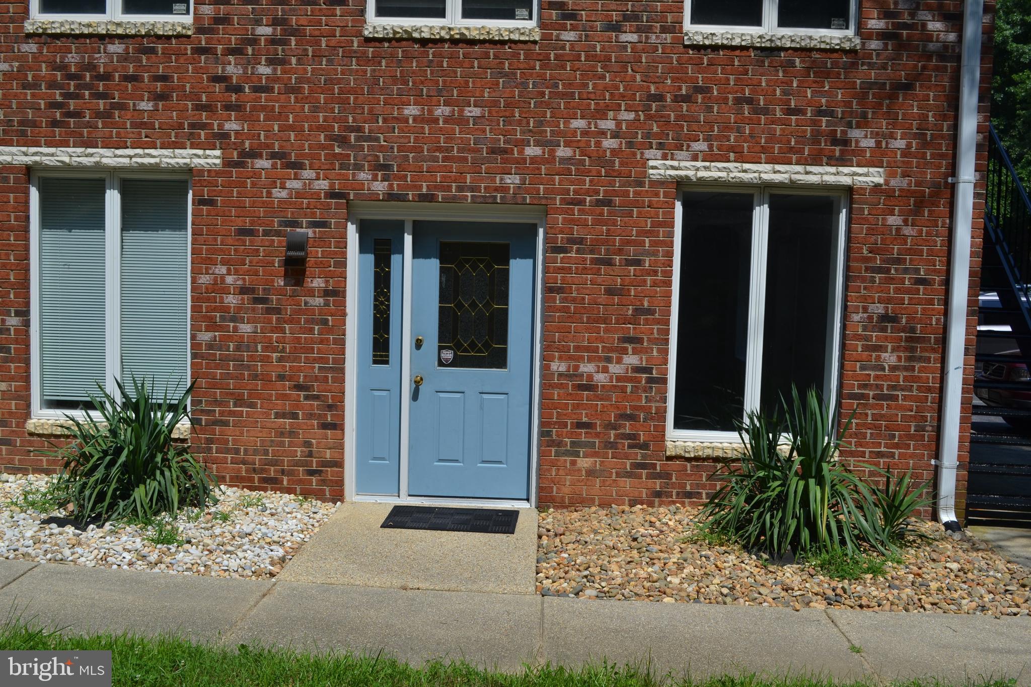 2425 SOLOMONS ISLAND ROAD