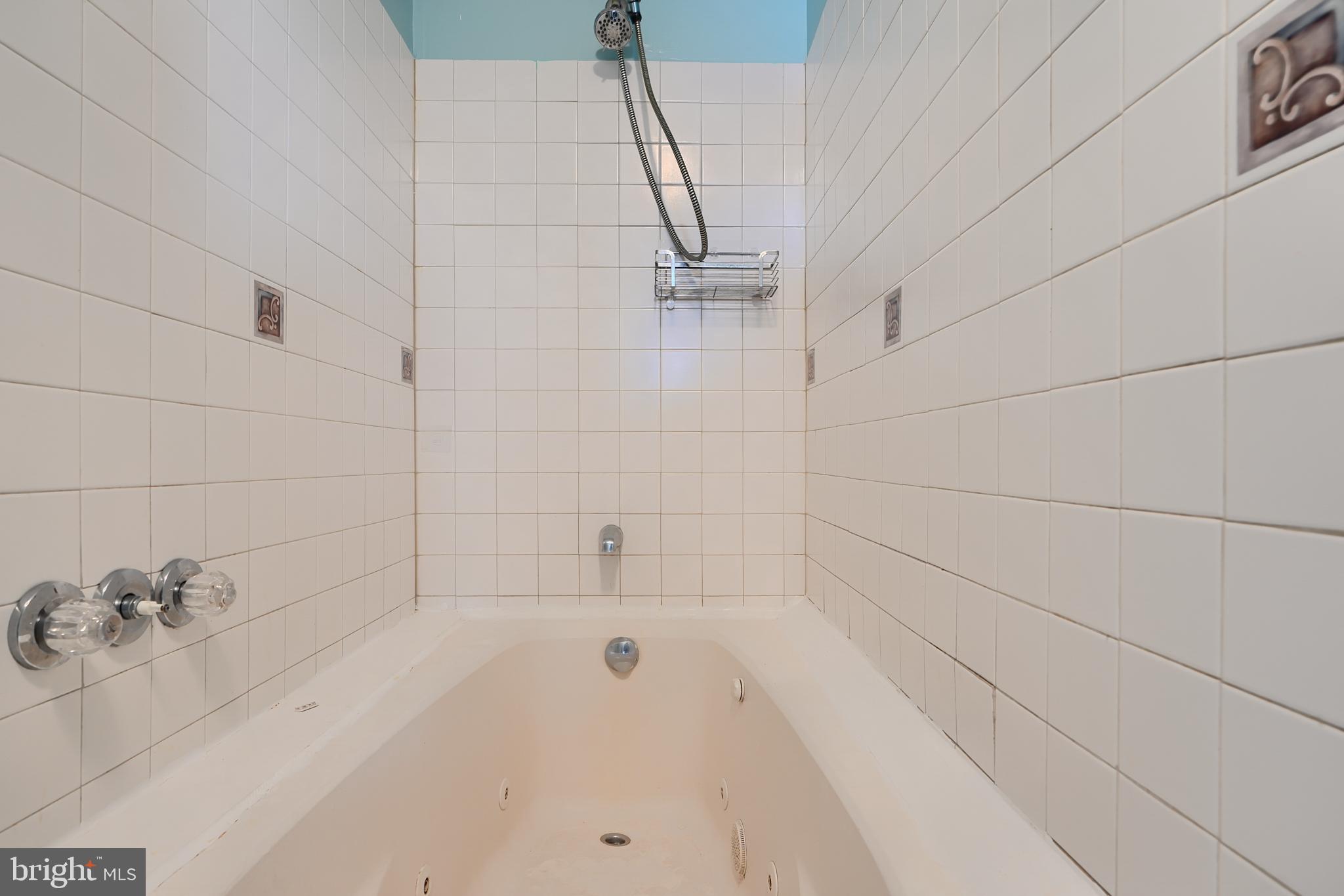 CHARLES VILLAGE - Residential Income