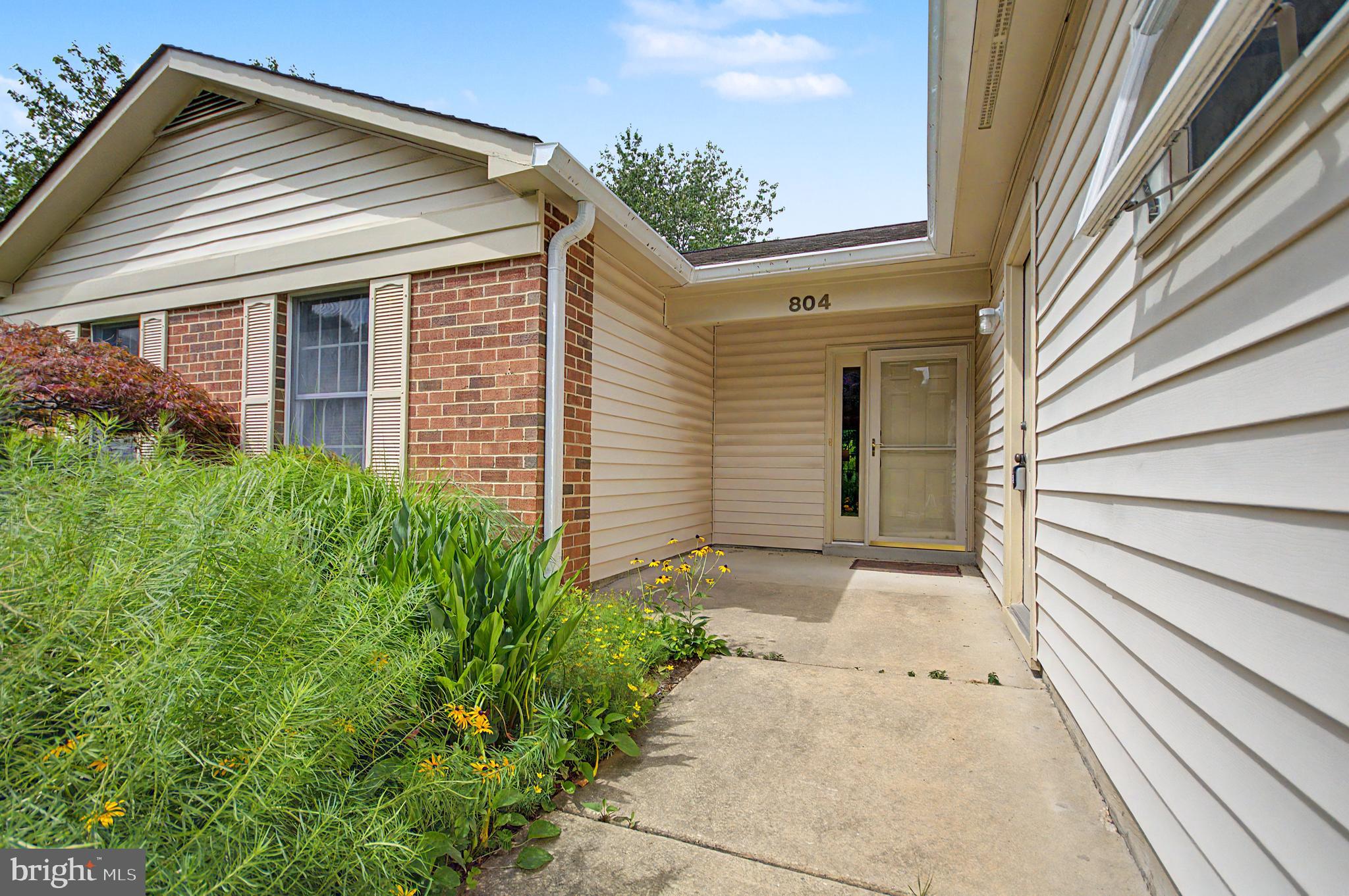 804 COXSWAIN WAY