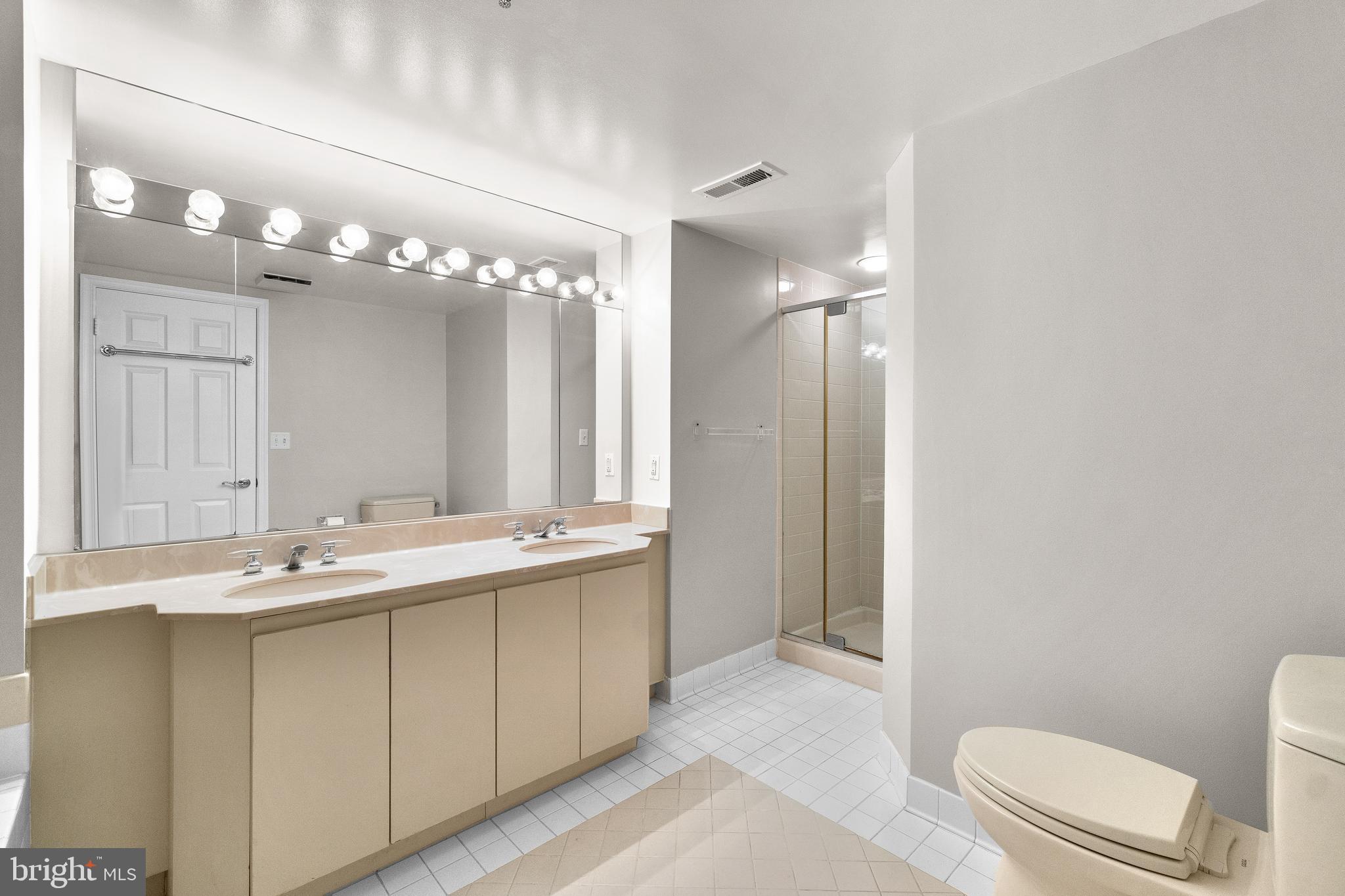 THE WISCONSIN - Residential