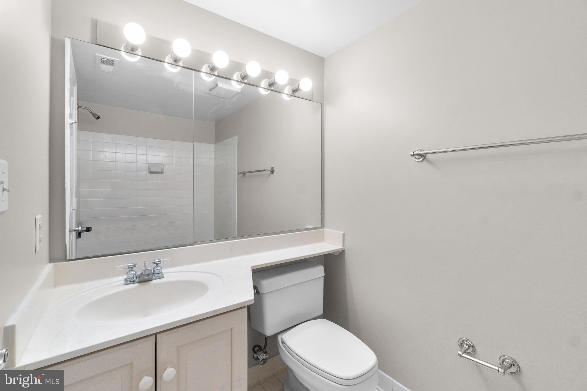 THE WISCONSIN - Residential