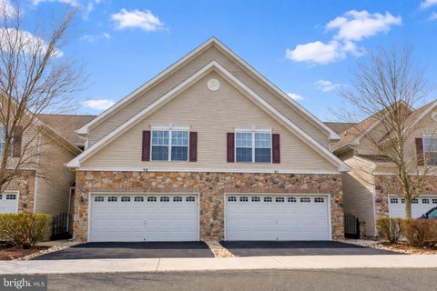 Townhouse For Sale - 21 Miller Circle<br/> PENNINGTON, NJ 08534
