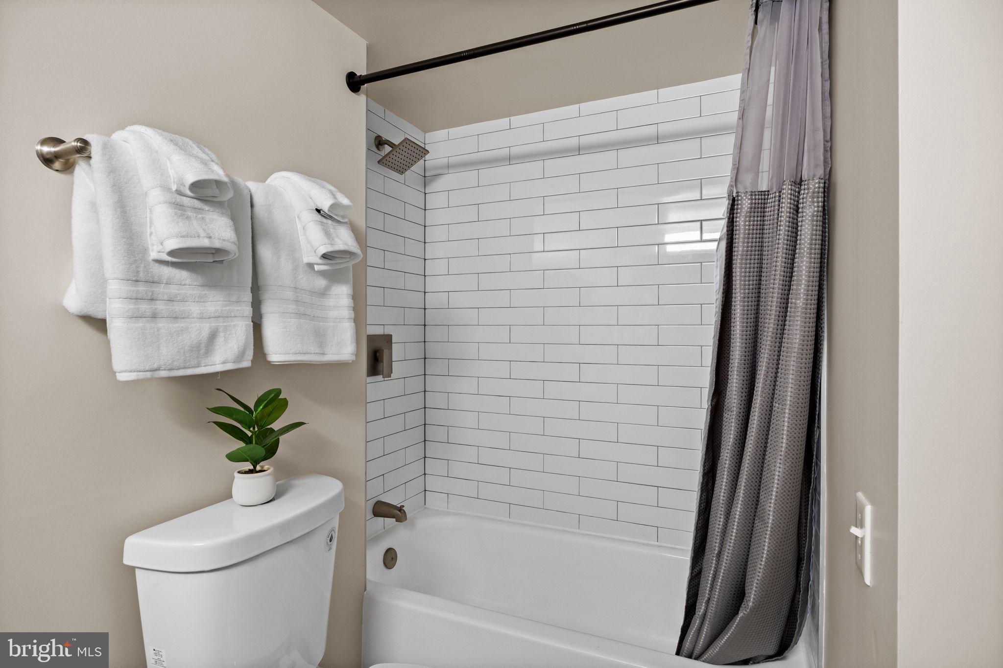 AVENUE OF THE ARTS - Residential