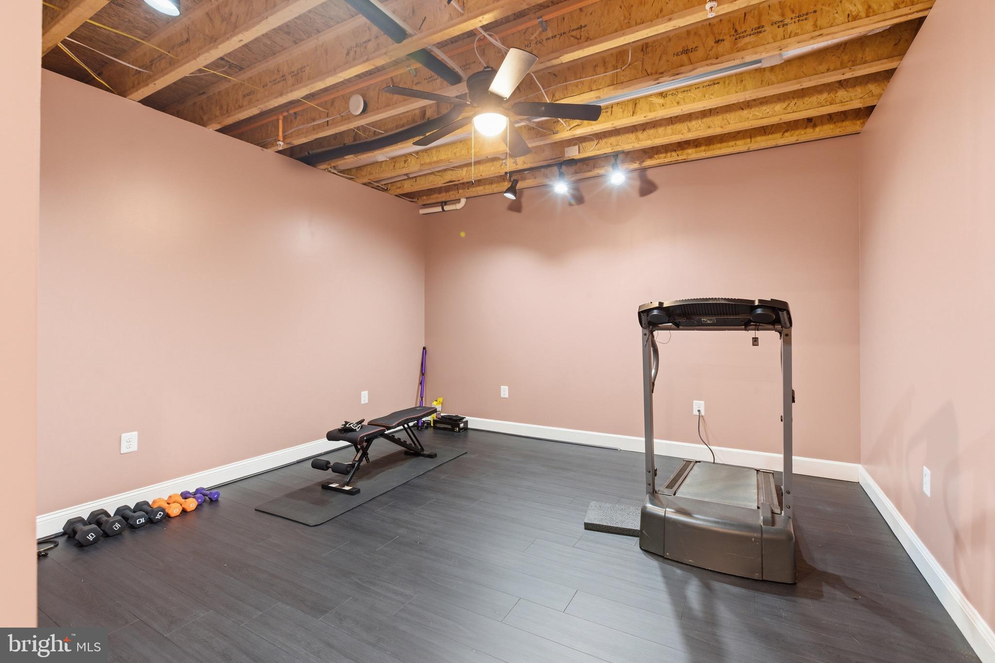 OAK CREEK CLUB - Residential