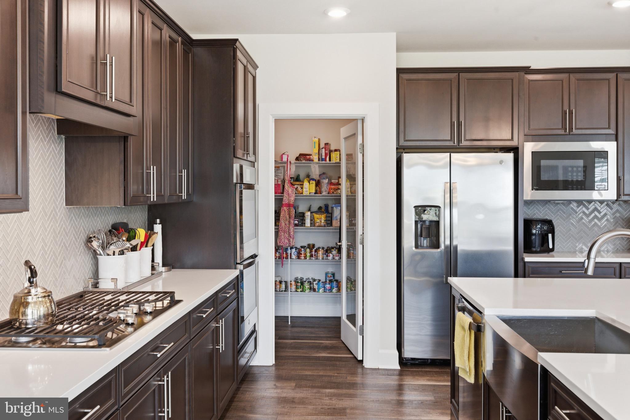 OAK CREEK CLUB - Residential