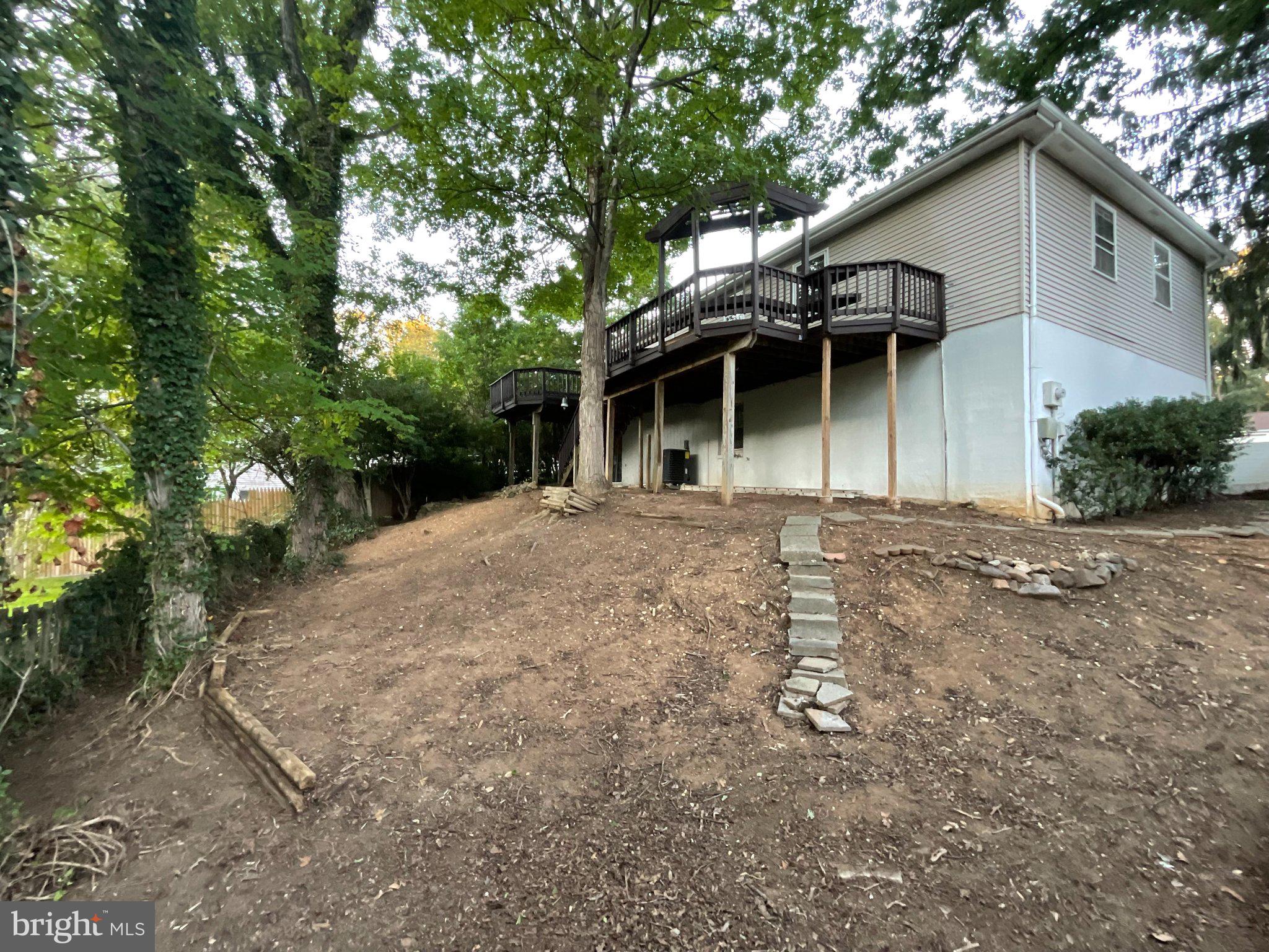 15904 FAIRWAY DRIVE