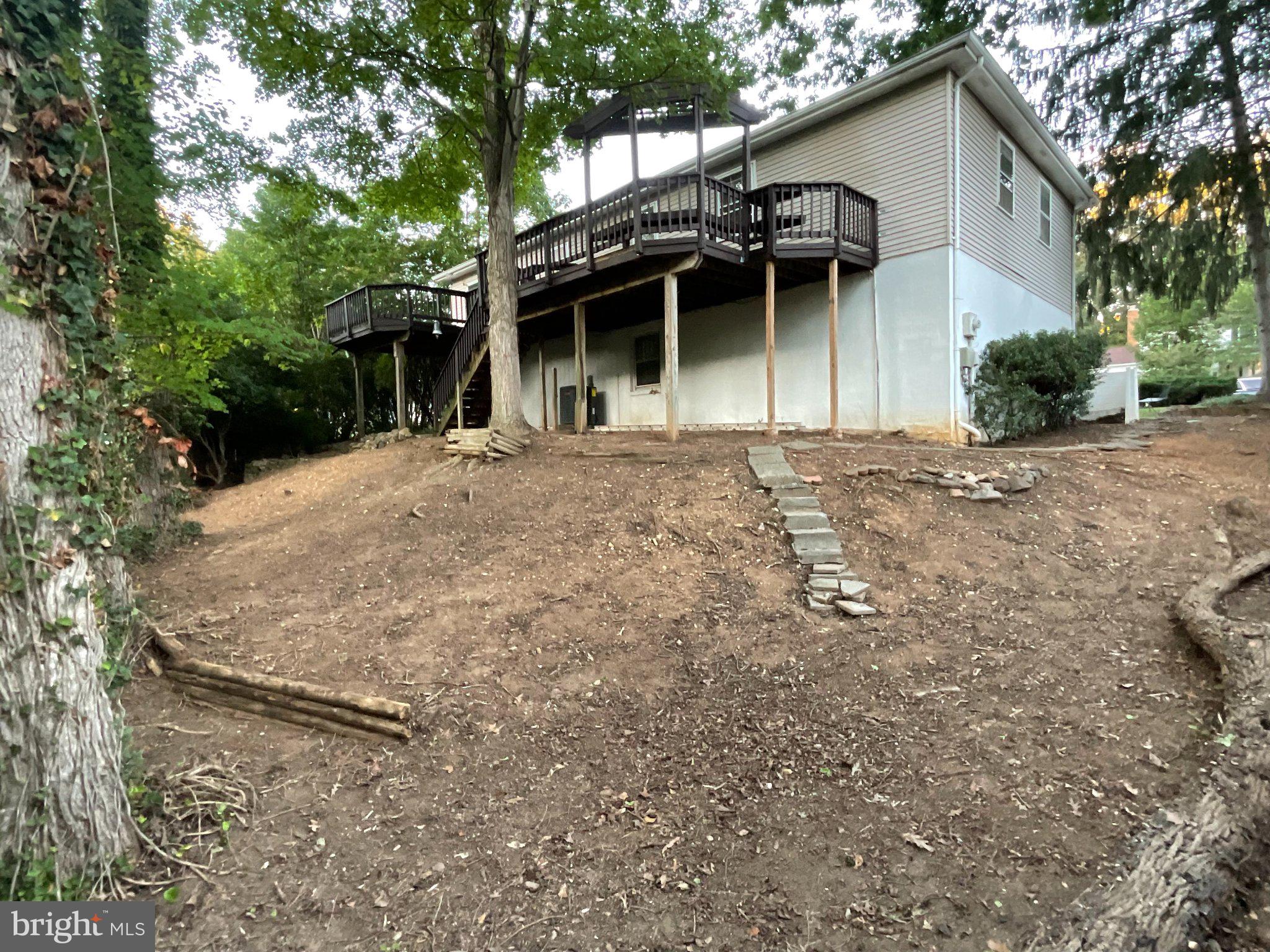 15904 FAIRWAY DRIVE
