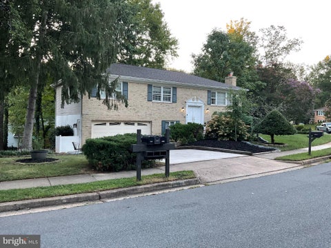 Photo of 15904 Fairway Drive, DUMFRIES, VA 22025 (MLS # VAPW2130122)