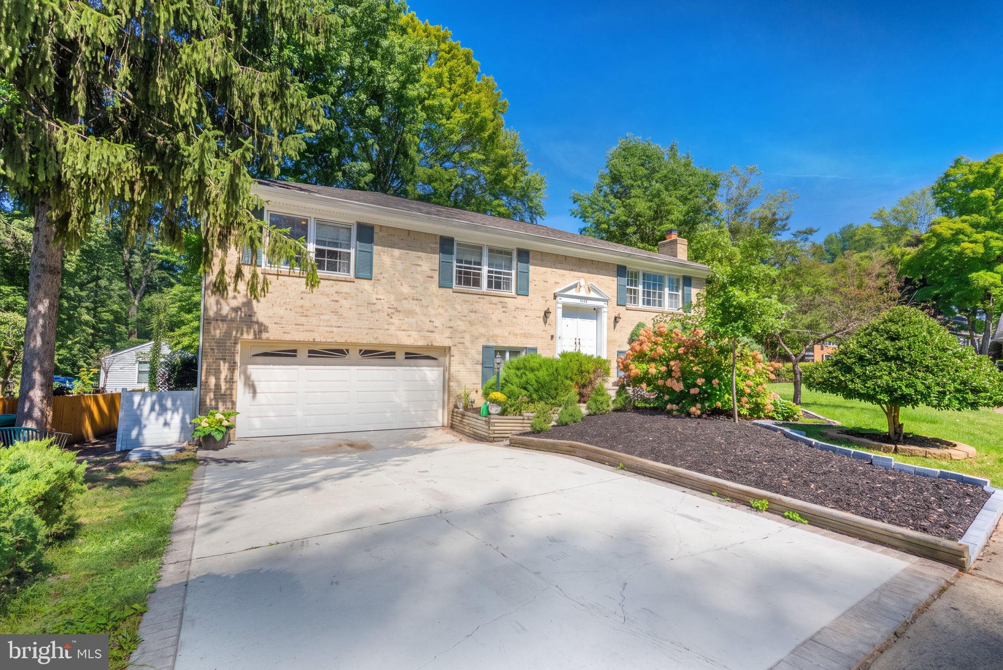 15904 FAIRWAY DRIVE
