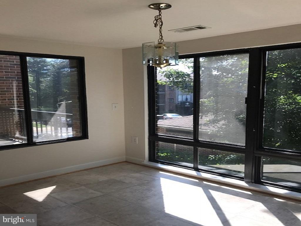 FARMINGDALE - Residential Lease