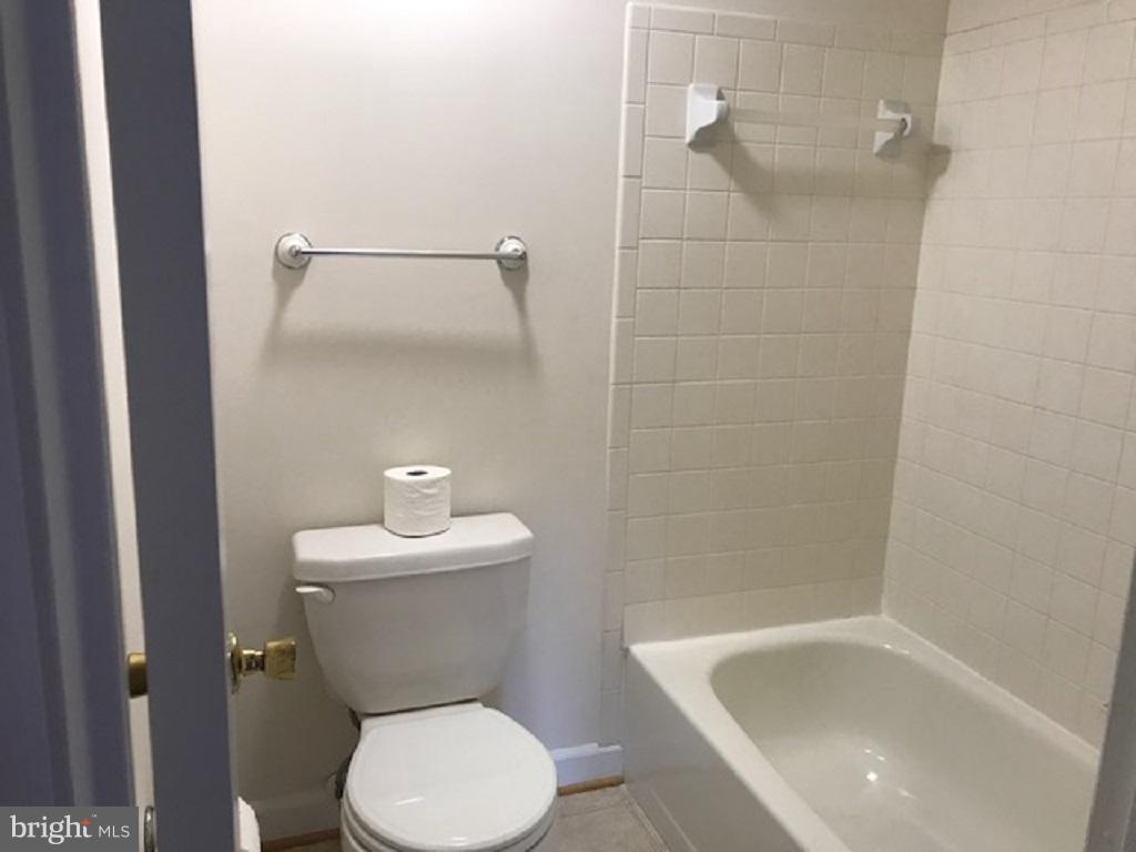 FARMINGDALE - Residential Lease