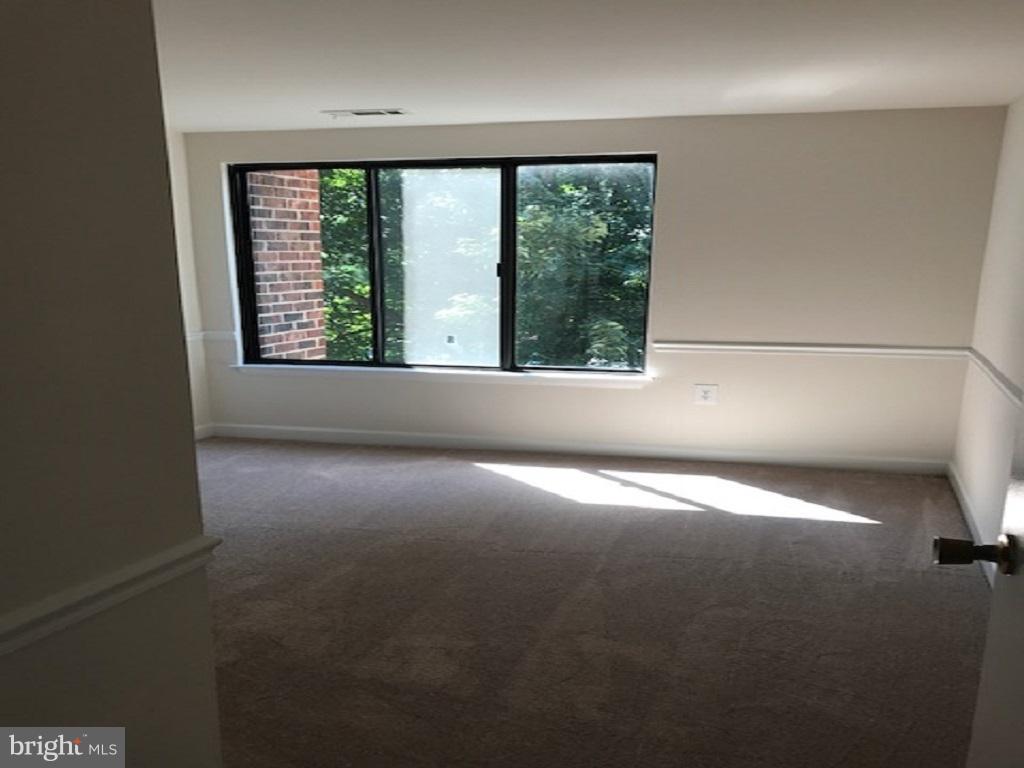 FARMINGDALE - Residential Lease