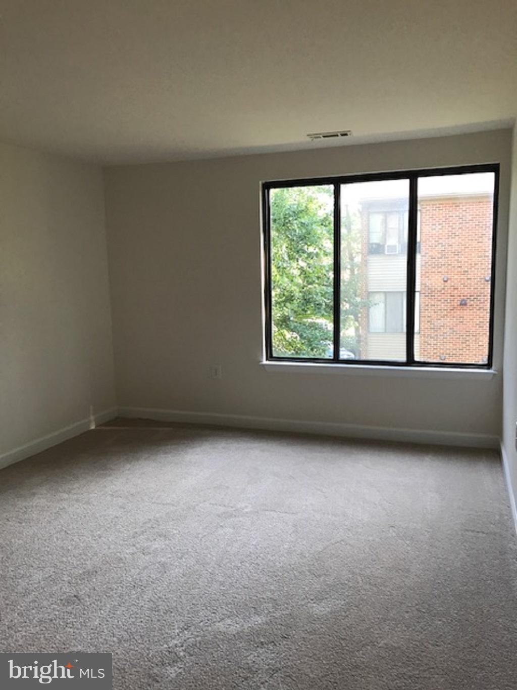 FARMINGDALE - Residential Lease