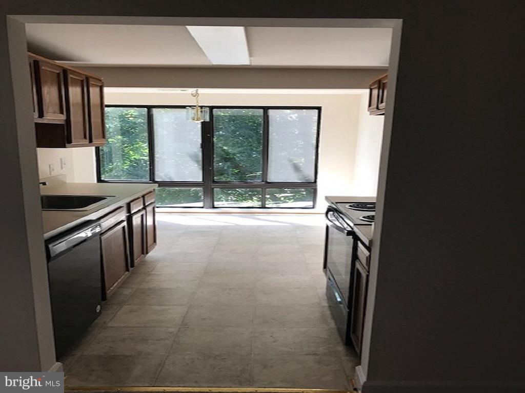 FARMINGDALE - Residential Lease