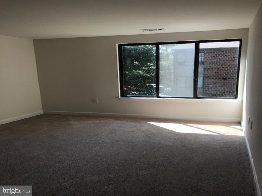 FARMINGDALE - Residential Lease