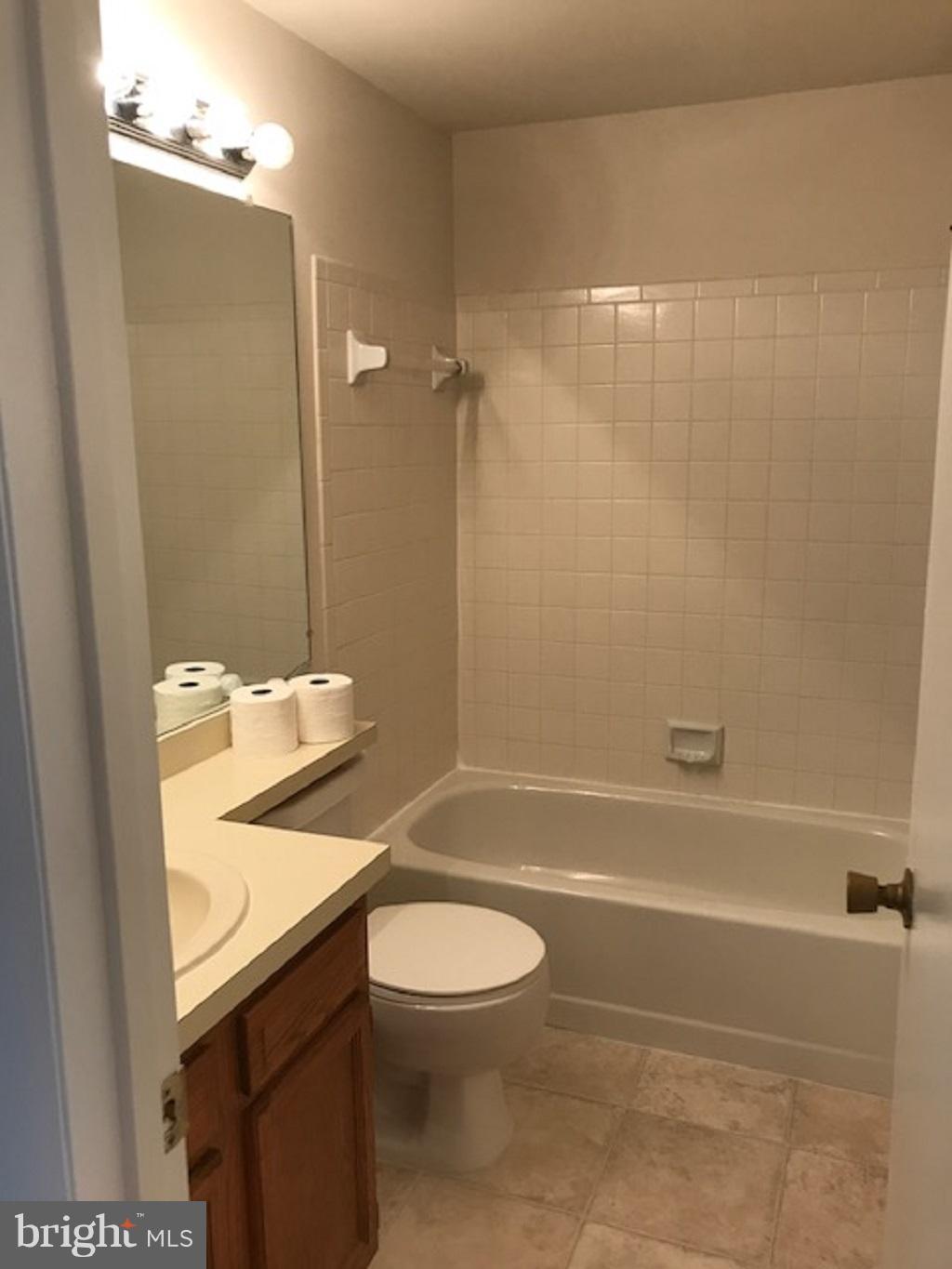 FARMINGDALE - Residential Lease