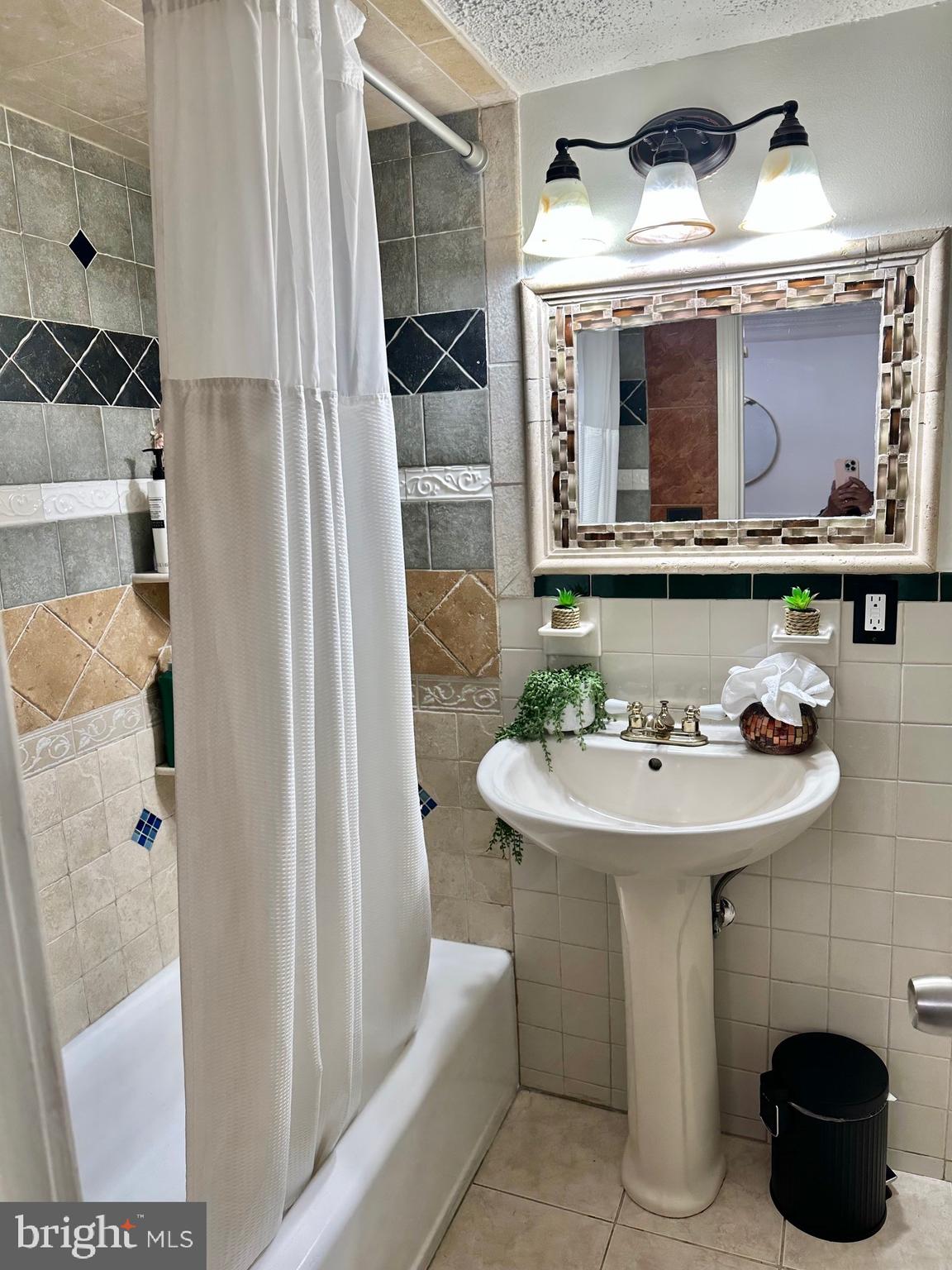 HUME SPRINGS - Residential