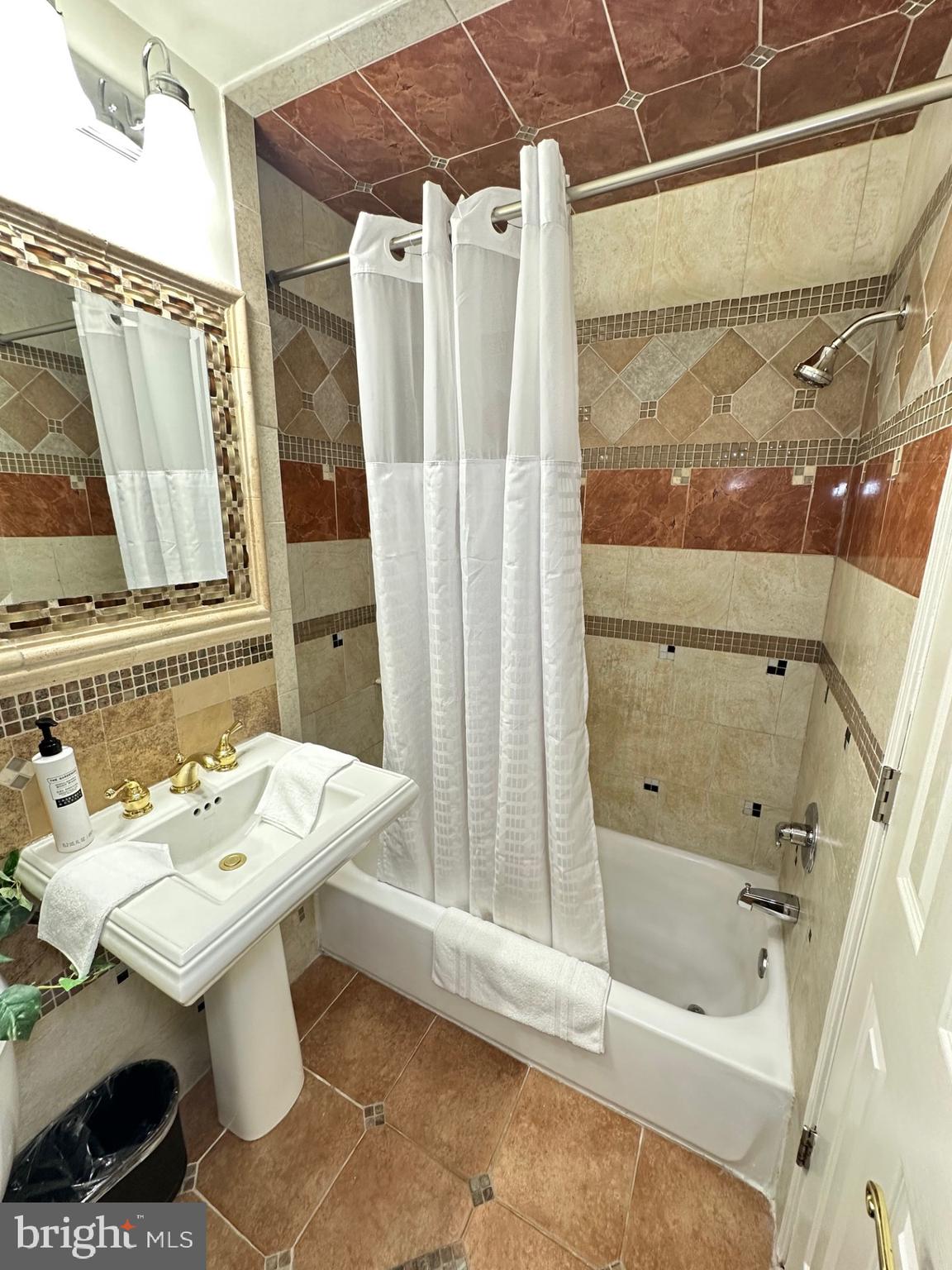 HUME SPRINGS - Residential