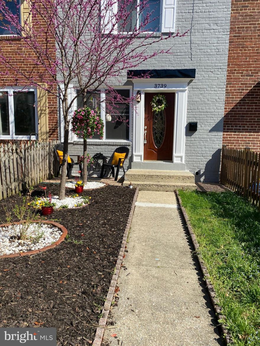 Welcome to this lovely home, update 3-bedroom, 2 full - bath, fresh paint  open kitchen, this home offers comfort and truly move-in ready. Located just 1 mile from the Crystal City Metro Station( approximately a 15 minute Old Town Alexandria, and Downtown Washington DC,, easy access to restaurant, shopping, and  major employment centers. Bring Your offer!!! good location...