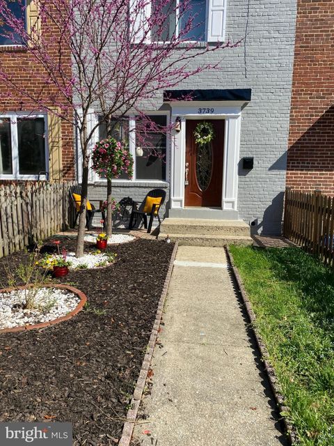 Photo of 3739 Mark Drive, ALEXANDRIA, VA 22305 (MLS # VAAX2051882)