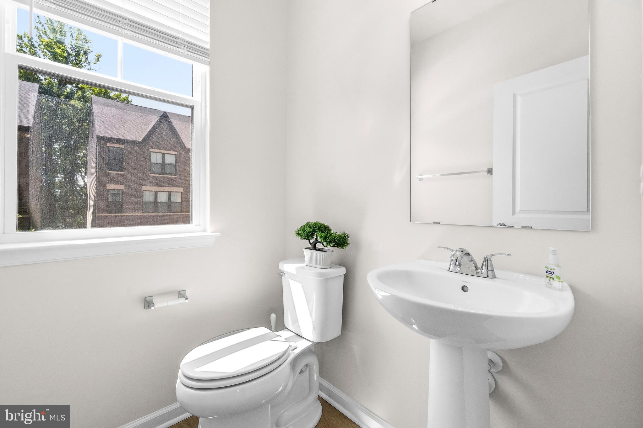 GATEWAY WEST - Residential